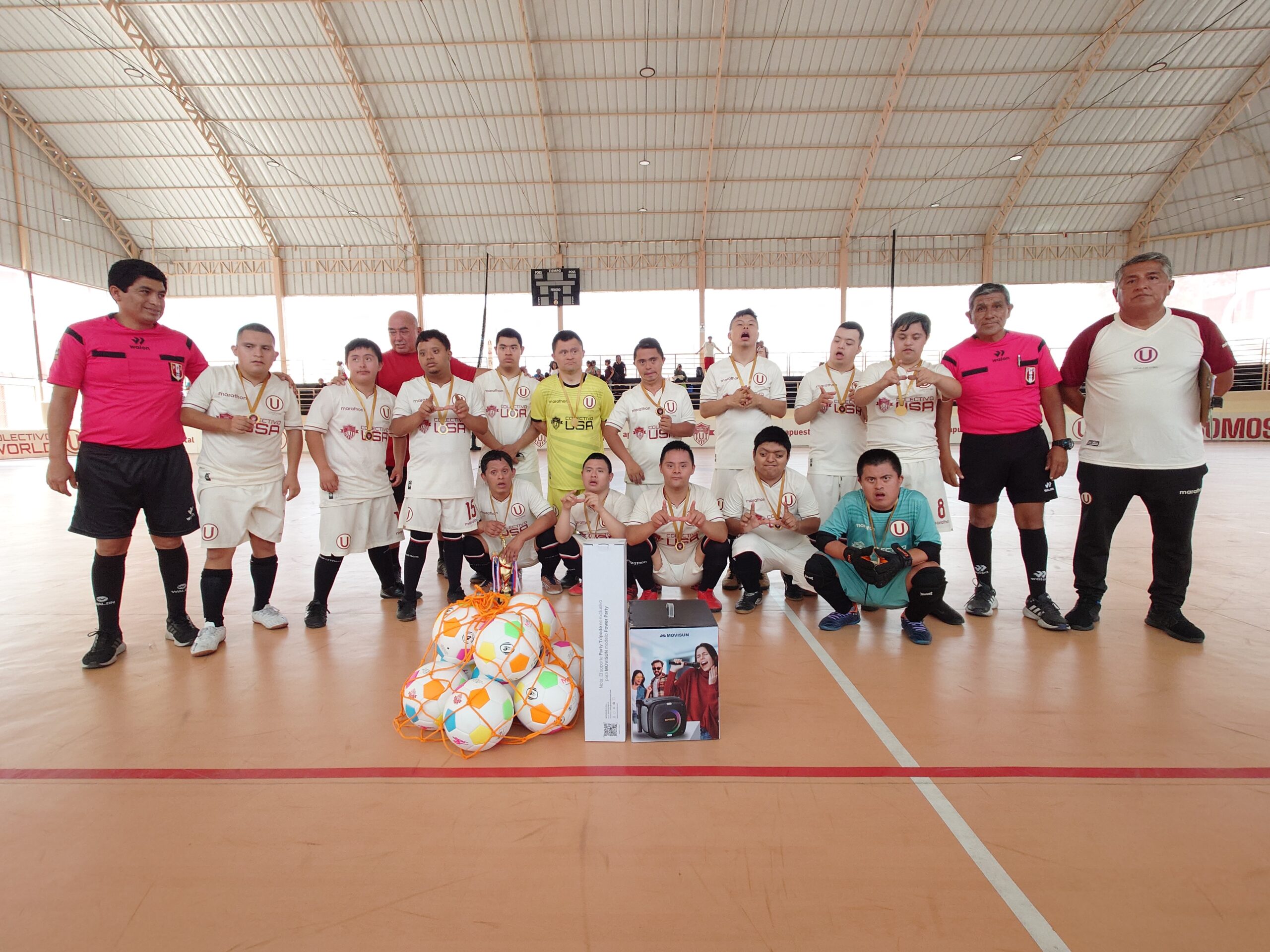 Donación de pelotas y parlantes al Futsal Down
