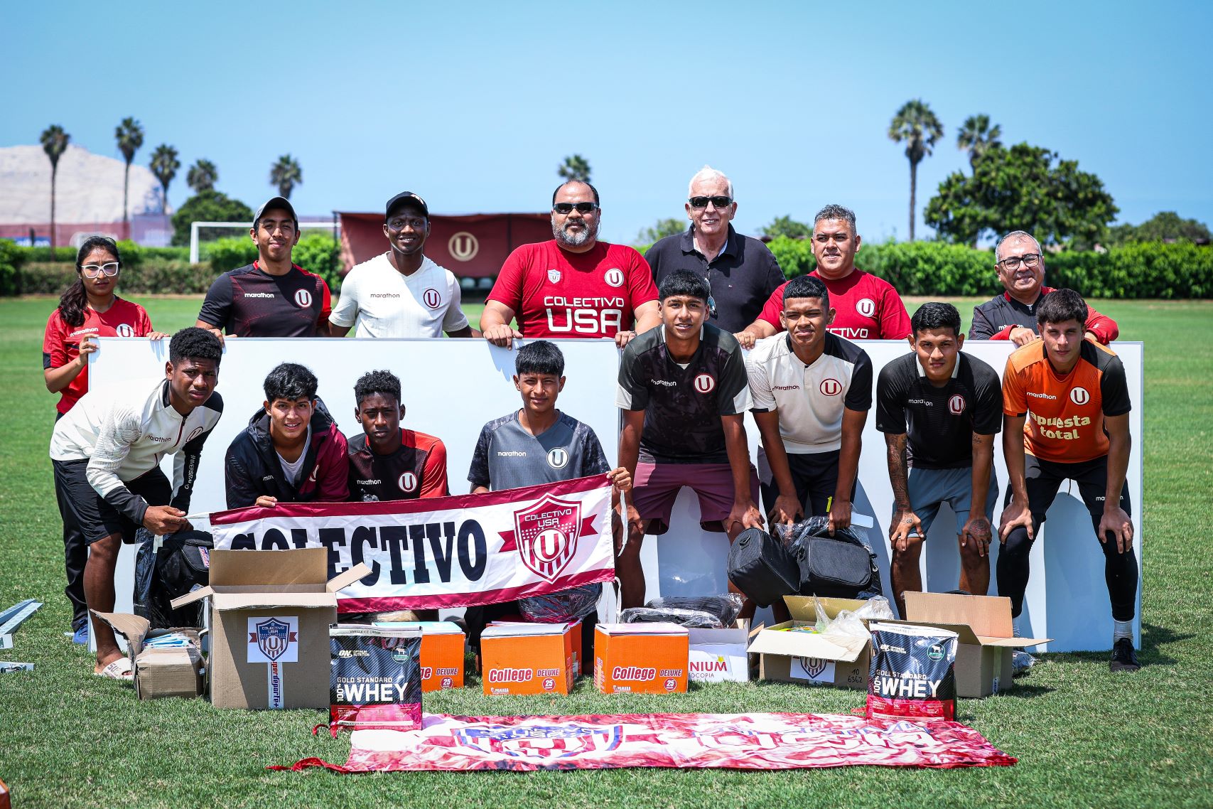 Donación de útiles escolares y computadoras a la Casa Hogar